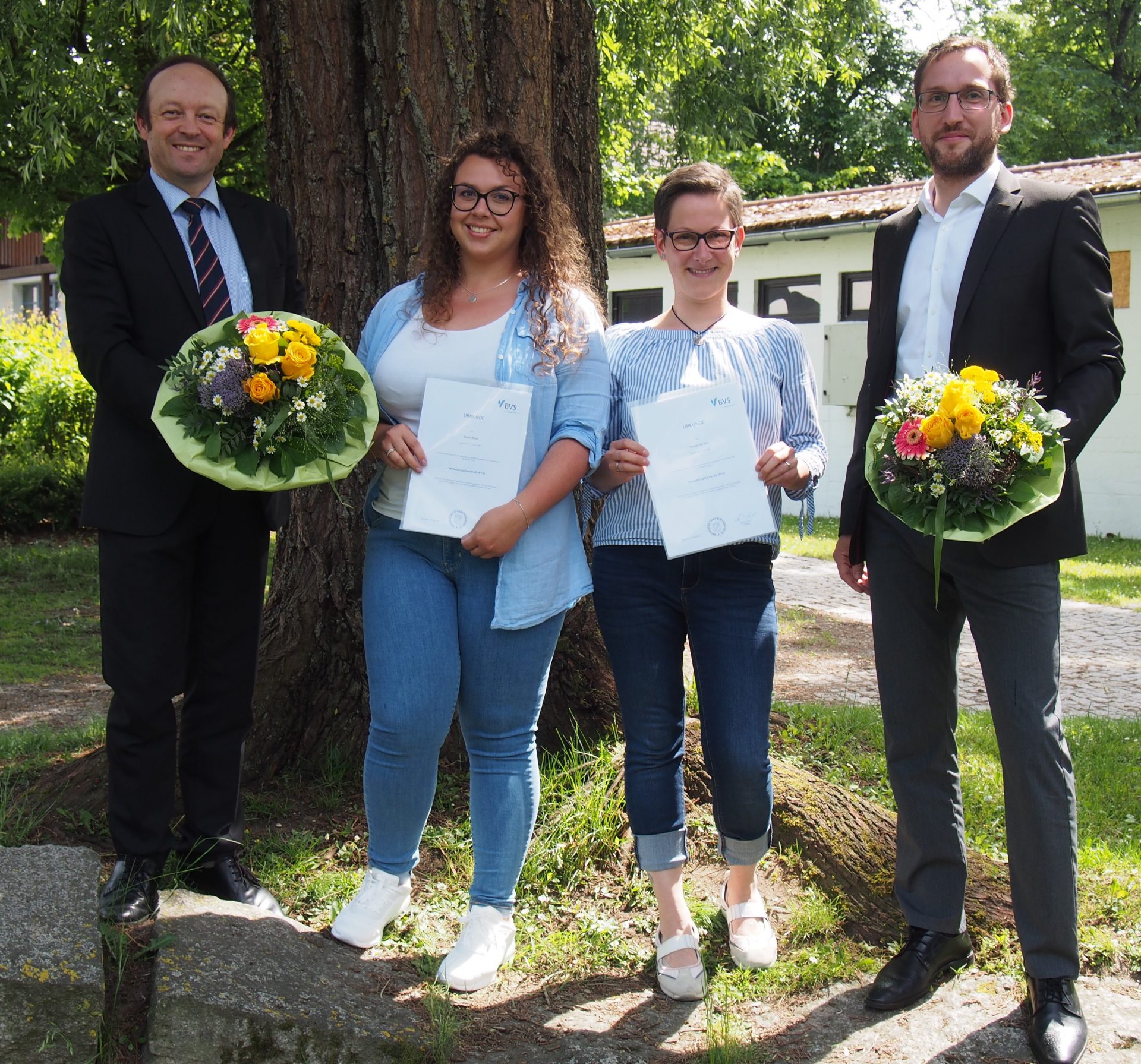 Fachangestellten Urkunden übergeben