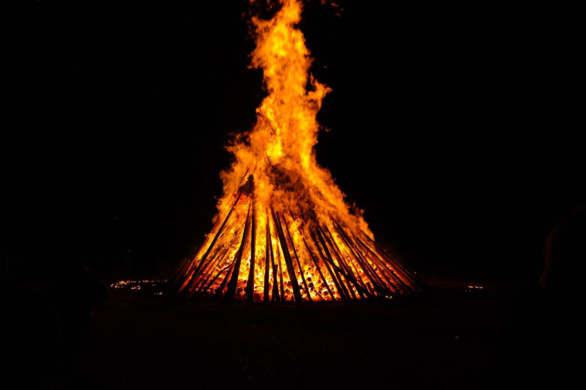 Wichtige Hinweise zum Abbrennen von Sonnwendfeuer