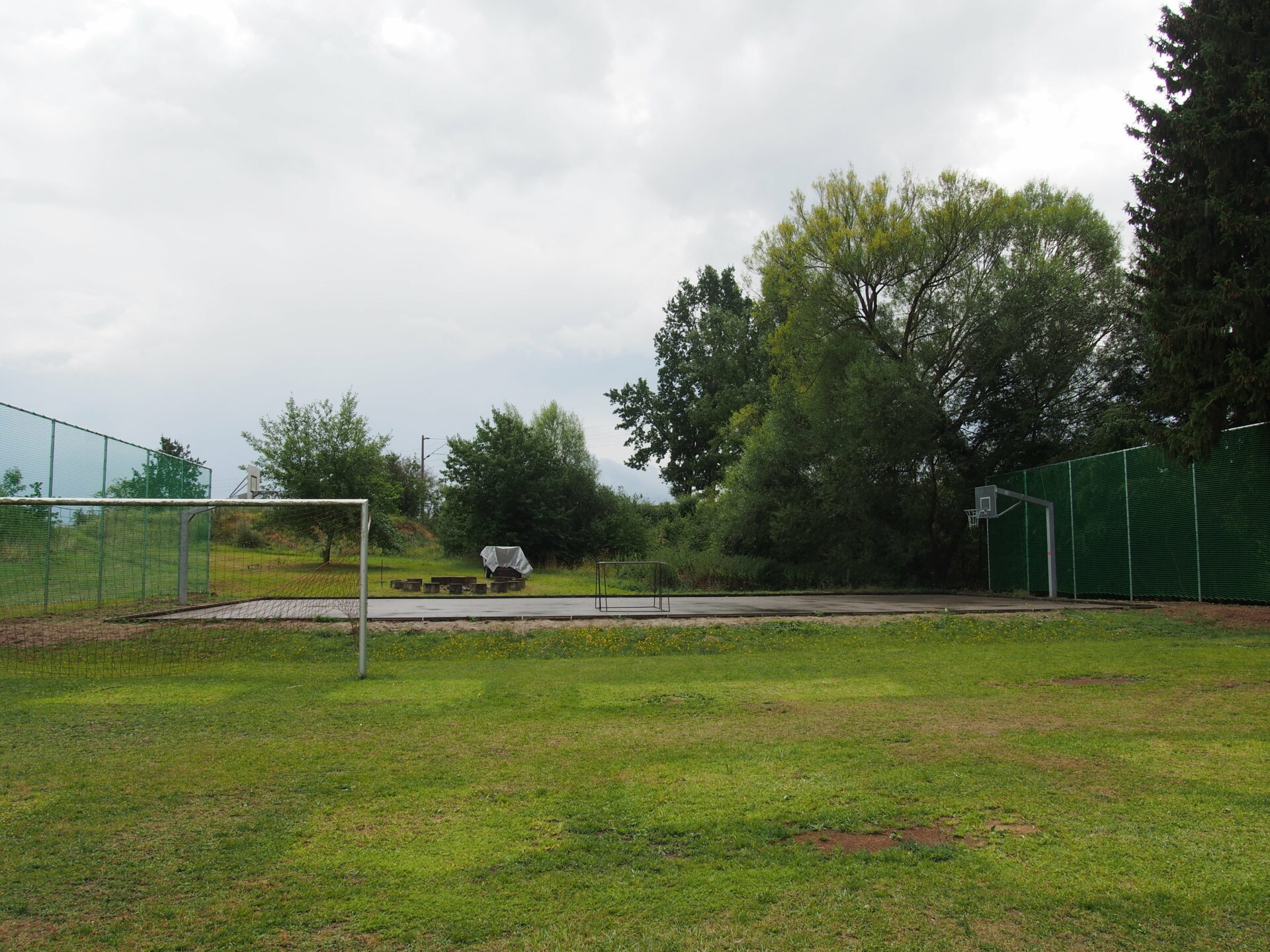 Ertüchtigungen am Baskettballplatz