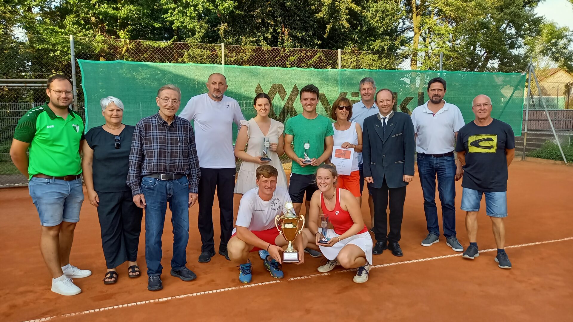 Bei weißblauem Bilderbuchwetter ILE-Gäuboden-Tennisturnier durchgeführt